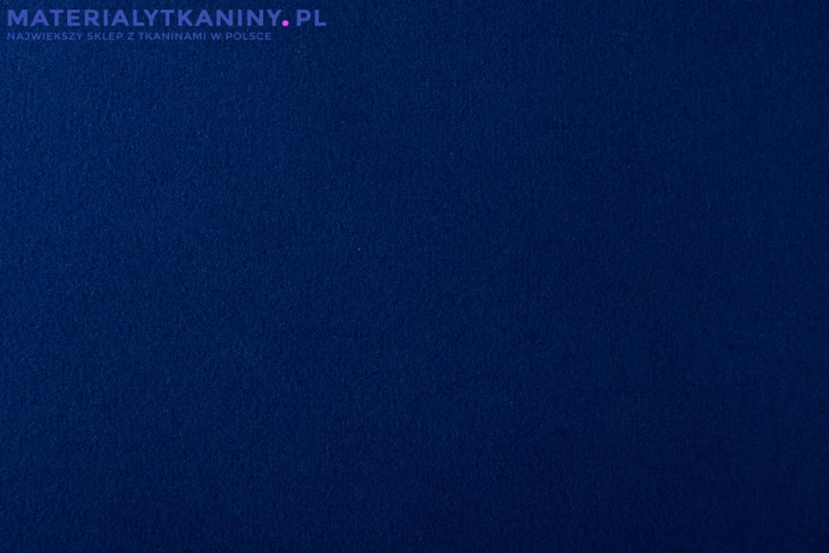Jednolita, ciemnoniebieska tkanina o wyraźnej fakturze, dostępna w Halinowie.