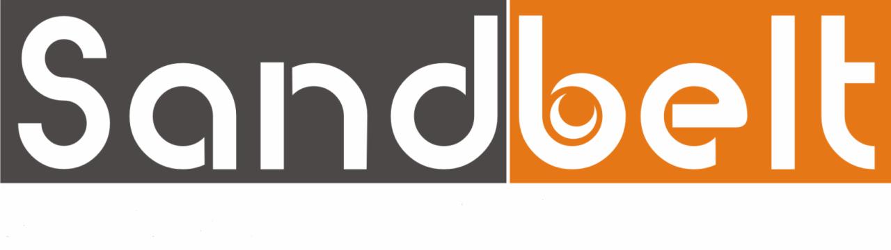 Logo firmy Sandbelt na szarym i pomarańczowym tle.