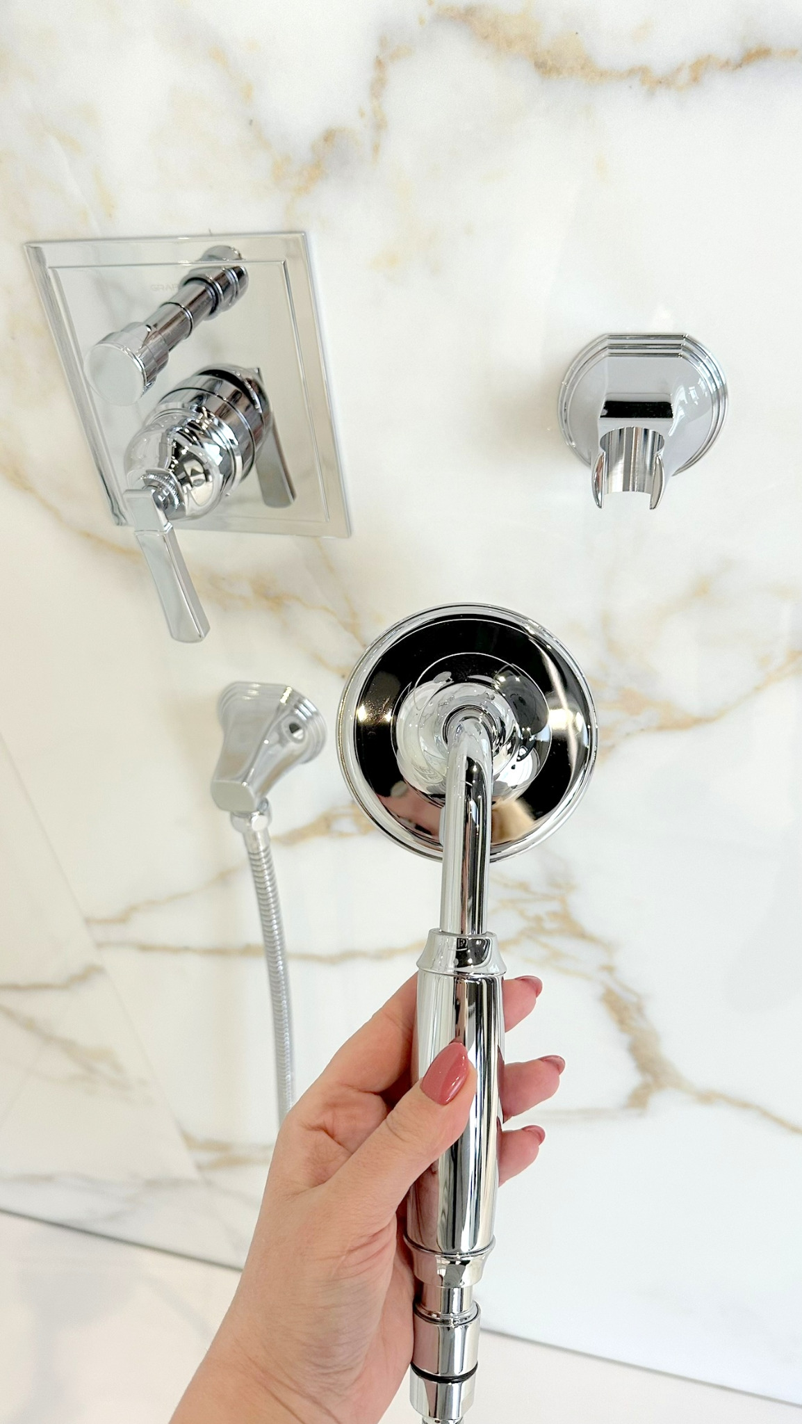 Piana Salon Łazienek Kołobrzeg - wyposażenie łazienek, armatura łazienkowa, zestawy podtynkowe, zestawy prysznicowe