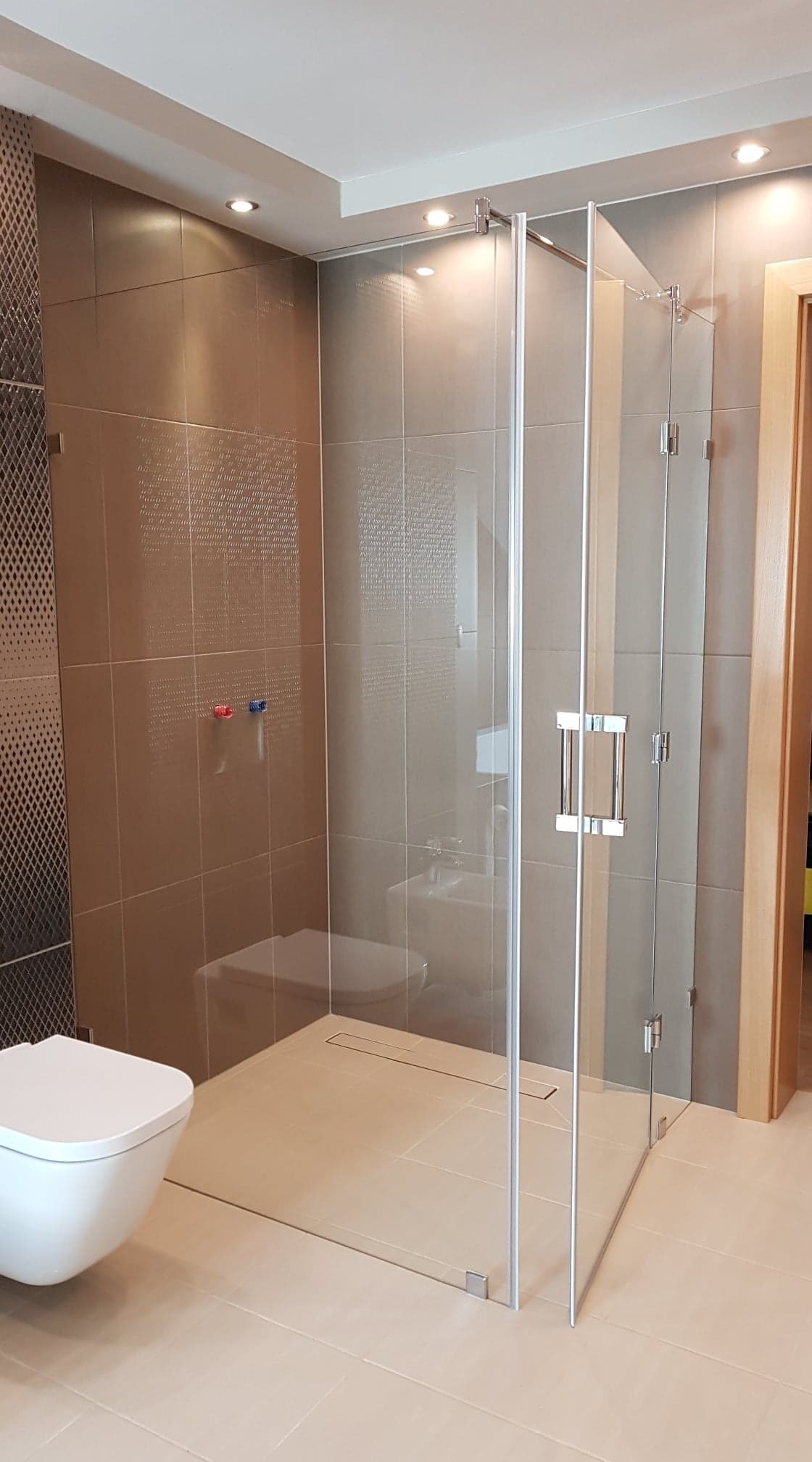 kabina ze szkła 8 mm float hartowanego okucia chrom