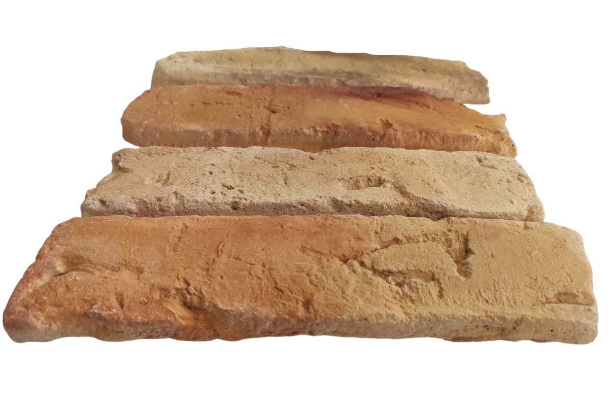 Cztery płytki ceglane w odcieniach żółci i pomarańczy, ułożone jedna na drugiej, prezentujące porowatą strukturę i nieregularne krawędzie.