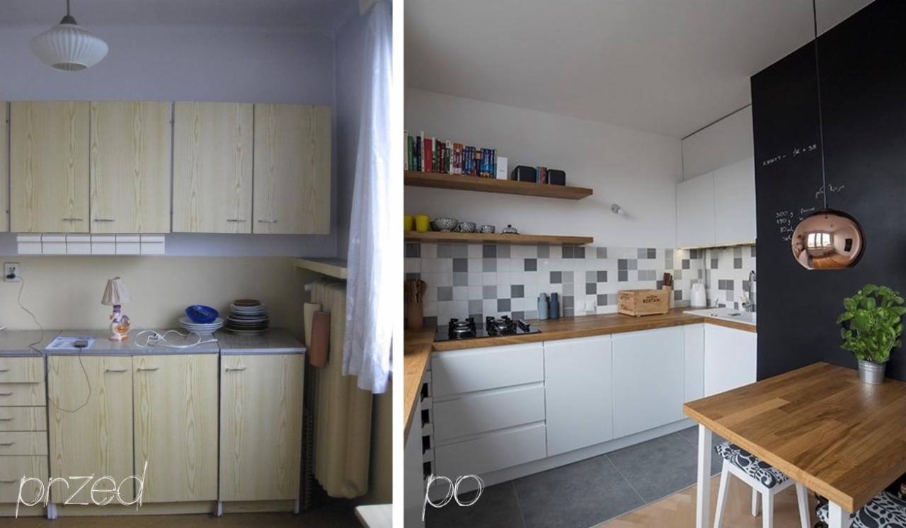 Porównanie kuchni przed i po renowacji: od jasnych, drewnopodobnych szafek i przestarzałego wystroju do nowoczesnych, białych mebli, drewnianych blatów i czarnej ściany z miedzianą lampą.