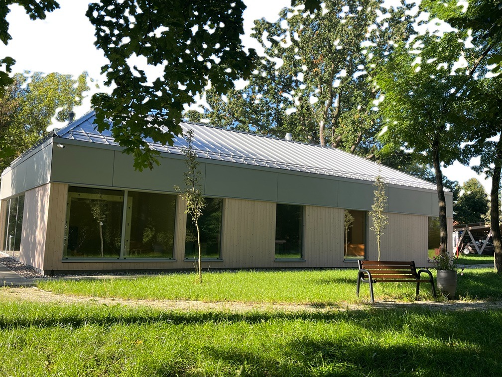 Wielka Nieszawka. Budynek z drewnianych modułów. Nadzór i projektowanie.