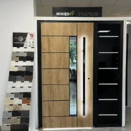 Drzwi zewnętrzne firmy Wikęd i parapety