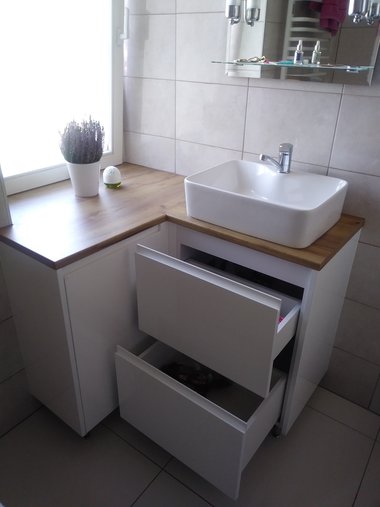 Szafka łazienkowa narożna