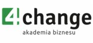 Logo firmy z zielonym symbolem '4!' i czarnym napisem 'change akademia biznesu' na białym tle.