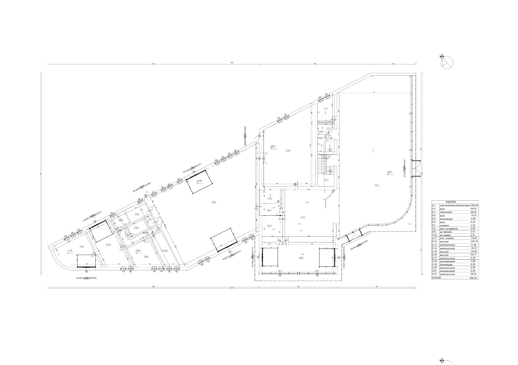 Plan architektoniczny parteru budynku z wymiarami pomieszczeń, w tym warsztatów i biur, z zaznaczonymi wjazdami i wyjazdami. Czytelny rysunek techniczny z opisami.