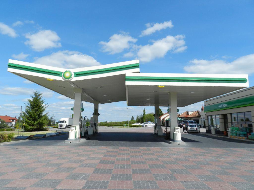 Wiata stacji paliw