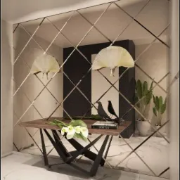 Ściana z lustrzanych rombów w przedpokoju, dekoracyjny stolik z kwiatami i figurkami ptaków, marmurowa podłoga.