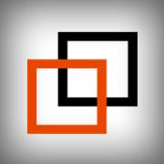 Logo firmy przedstawiające dwa nakładające się na siebie kwadraty: pomarańczowy i czarny, na szarym tle.