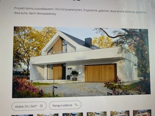 Nowoczesny dom z poddaszem i dwuspadowym dachem, garaż na dwa auta. Projekt domu z jasną elewacją i drewnianymi elementami, otoczony jesienną roślinnością.