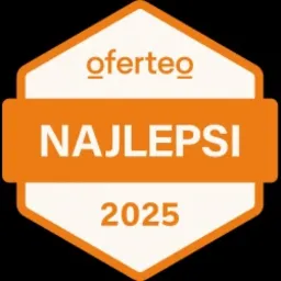 Pomarańczowa odznaka Oferteo „Najlepsi 2025” na czarnym tle. Minimalistyczny design, centralnie umieszczony napis, nowoczesna typografia, sygnalizacja jakości usług.