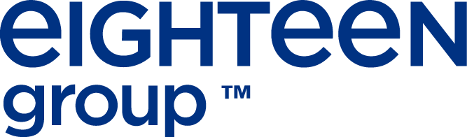 Niebieskie logo 'eighteen group' z symbolem znaku towarowego na białym tle.