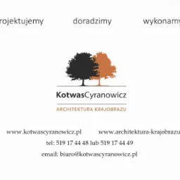 Logo firmy KotwasCyranowicz Architektura Krajobrazu z dwoma drzewami, czarnym i pomarańczowym, oraz danymi kontaktowymi: adresami stron internetowych, numerami telefonów i adresem email.