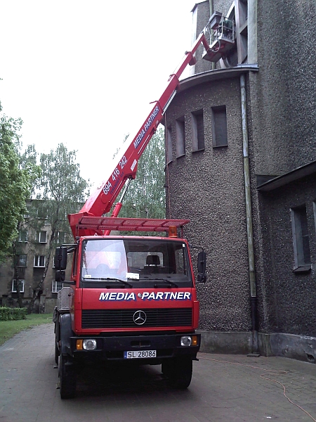 Podnośnik koszowy. Wynajem zwyżki Bielsko, Knurów, Oświecim.