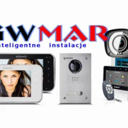 Zestaw urządzeń do inteligentnych instalacji: wideodomofony Kenwei z ekranami, panel zewnętrzny ze stali szczotkowanej, kamera monitoringu IP Dahua oraz pilot do sterowania.