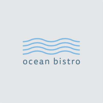 Minimalistyczne logo 'Ocean Bistro' z trzema błękitnymi falami na szarym tle.