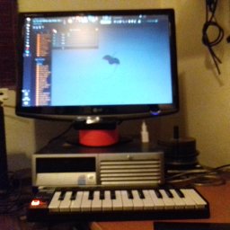 ALL-SERVICE - Stanowisko komputerowe z monitorem LG, klawiaturą MIDI i głośnikami studyjnymi. Na ekranie widoczny interfejs programu do produkcji muzyki.