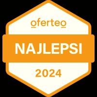 Żółto-biała odznaka Oferteo 'Najlepsi 2024' w kształcie sześciokąta z zaokrąglonymi rogami, prezentowana na czarnym tle.