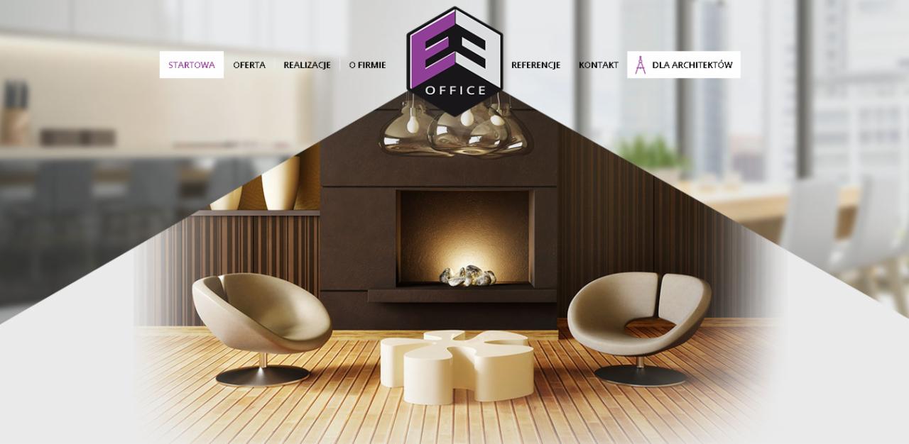 Wirtualna wizualizacja wnętrza biurowego z nowoczesnym kominkiem, dwoma fotelami i stolikiem w kształcie puzzli, widoczna górna część strony internetowej z zakładkami.