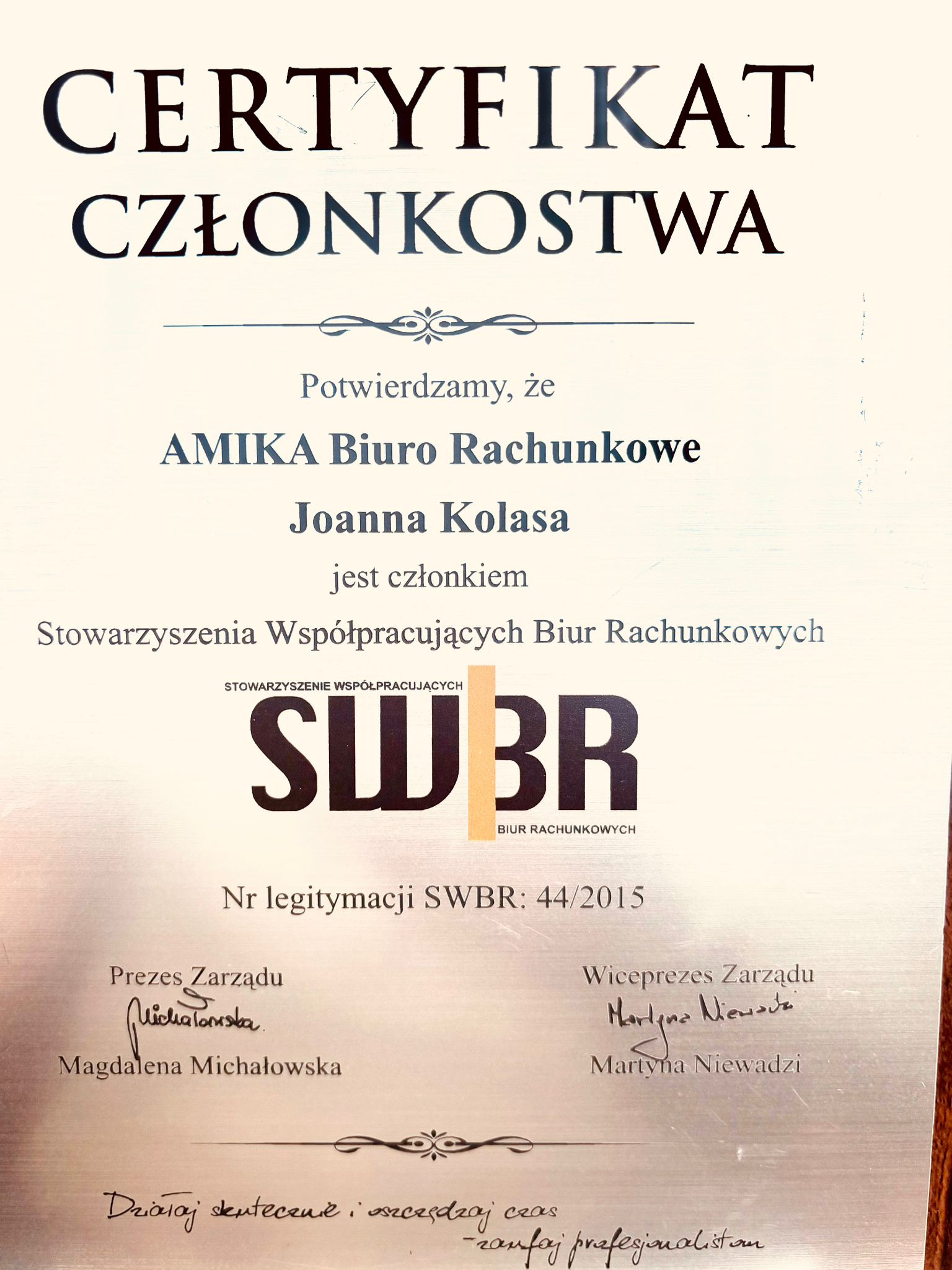 Certyfikat członkostwa biura rachunkowego AMIKA w Stowarzyszeniu Współpracujących Biur Rachunkowych SWBR, z podpisami Prezesa i Wiceprezesa Zarządu.