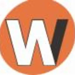 Białe logo 'W' z czarną ukośną kreską na pomarańczowym, okrągłym tle. Minimalistyczny, nowoczesny design, wyraźny kontrast kolorów. Branding firmy.