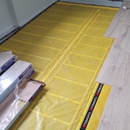 Panele laminowane QuickStep układane na elektrycznym ogrzewaniu podłogowym