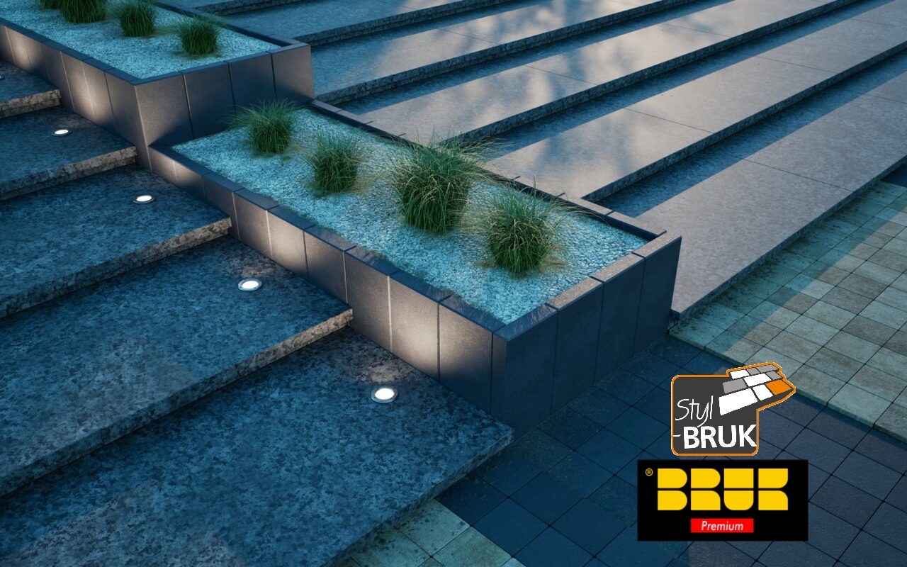 Nowoczesne schody zewnętrzne z podświetleniem LED i donicami z ozdobnym żwirem i trawą, przylegające do tarasu z różnorodnych płyt, z widocznym logo producenta.