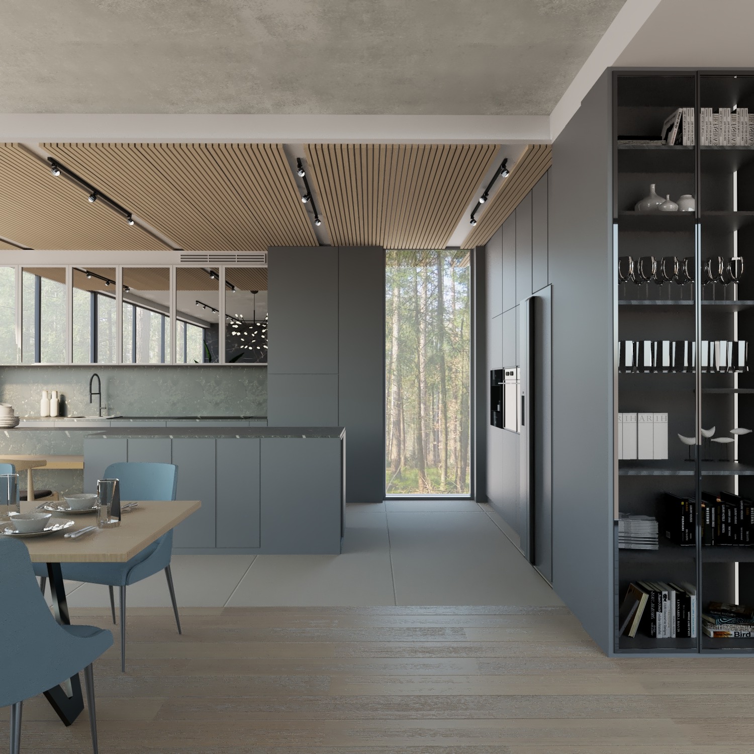 Nowoczesna kuchnia w szarościach z drewnianym sufitem, widok na las przez duże okno, stół z nakryciem dla dwóch osób, regał z książkami i dekoracjami.