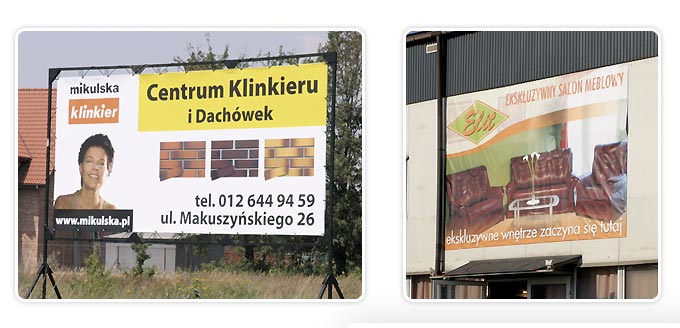 Dwa banery reklamowe: jeden na stojaku z ofertą cegieł klinkierowych i dachówek, z wizerunkiem kobiety i adresem www, drugi zawieszony na budynku z ofertą ekskluzywnych mebli.