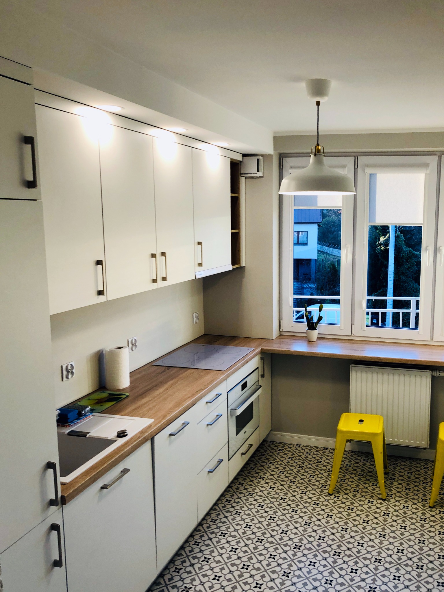 Kuchnia w mieszkaniu na wynajem, Dolny Śląsk.