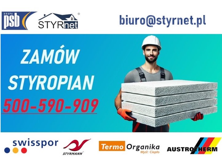 Mężczyzna w kasku i roboczym ubraniu trzymający stos białych płyt izolacyjnych na tle gradientu koloru niebieskiego, z widocznymi logotypami producentów i informacją kontaktową.