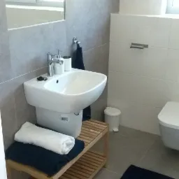 Łazienka w szarościach