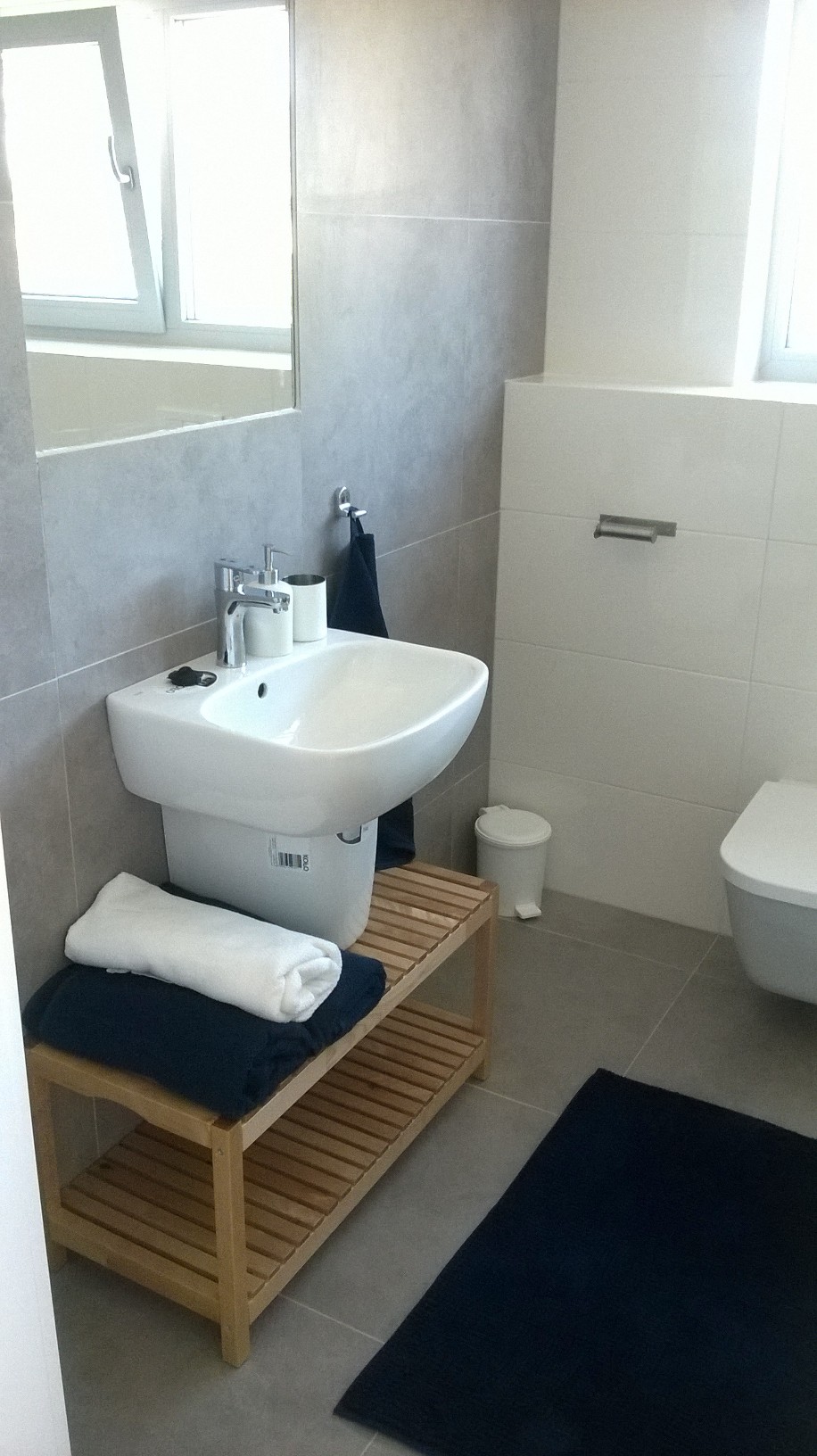 Łazienka w szarościach