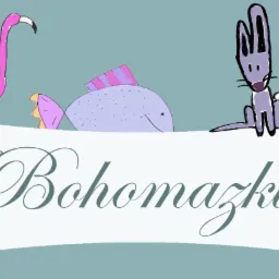 Ilustracja z różowym flamingiem, fioletową rybą i królikiem na białym banerze z napisem 'Bohomazki' na szaro-zielonym tle.