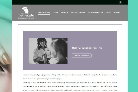 Strona internetowa gabinetu kosmetycznego Nefretete z sekcją 'Odkryj własne Piękno' i zdjęciem w sepii przedstawiającym makijażystkę pracującą z klientką.