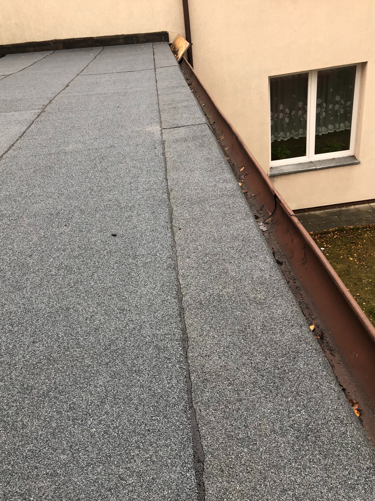 Remont pokrycia dachowego Szkoły Podstawowej nr 2 w Sulejówku