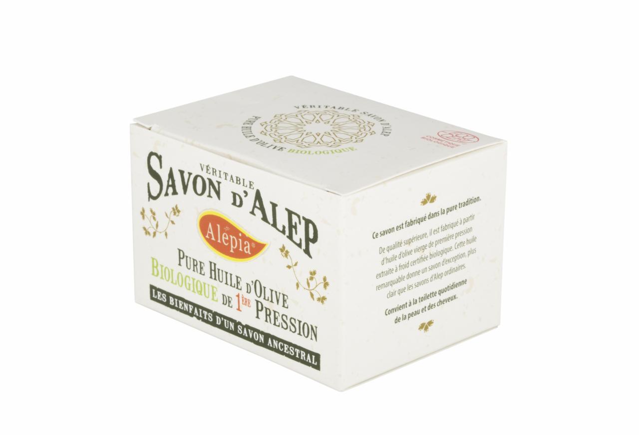 Pudełko mydła Savon d'Alep z napisem 'Pure Huile d'Olive Biologique de 1ere Pression', widoczne szczegóły opakowania i francuski tekst.