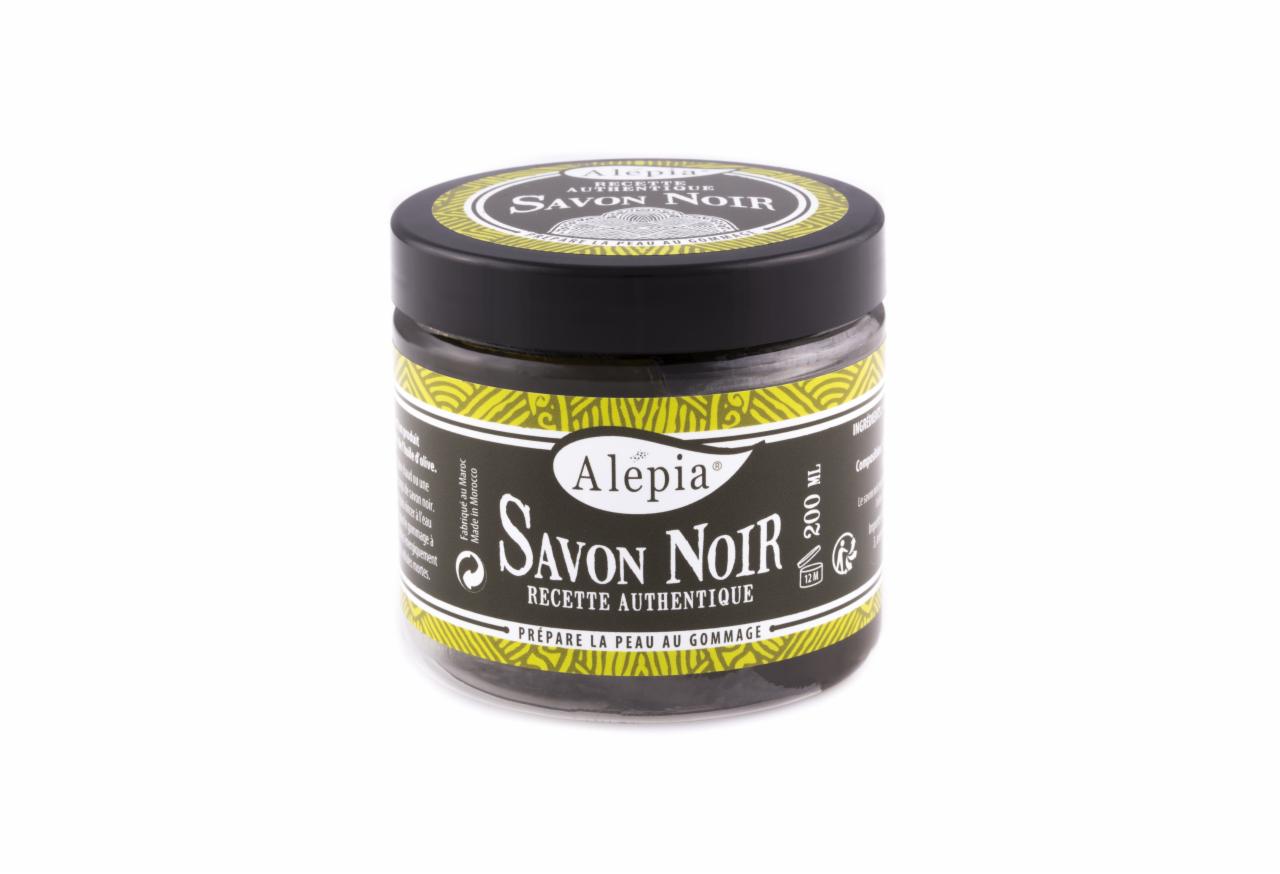 Słoik czarnego mydła Alepia Savon Noir z etykietą w kolorach czerni, bieli i żółci na białym tle.