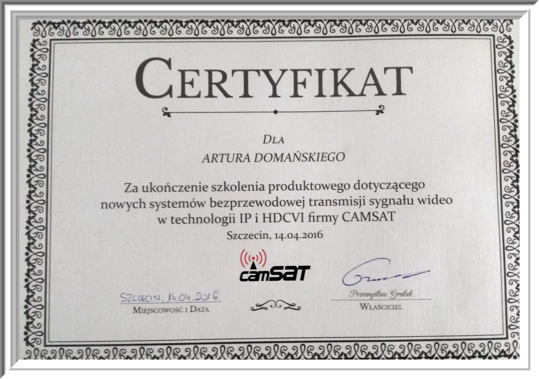 Certyfikat ukończenia szkolenia produktowego dotyczącego bezprzewodowej transmisji sygnału wideo w technologii IP i HDCVI firmy CAMSAT dla Artura Domańskiego, wydany w Szczecinie 14.04.2016.