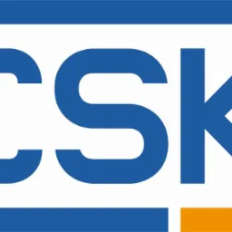 Niebieskie logo CSK z pomarańczowym akcentem w dolnej części, umieszczone na białym tle.