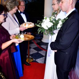 Zbigniew Płotka - e-foto-art - Powitanie w domu weselnym.