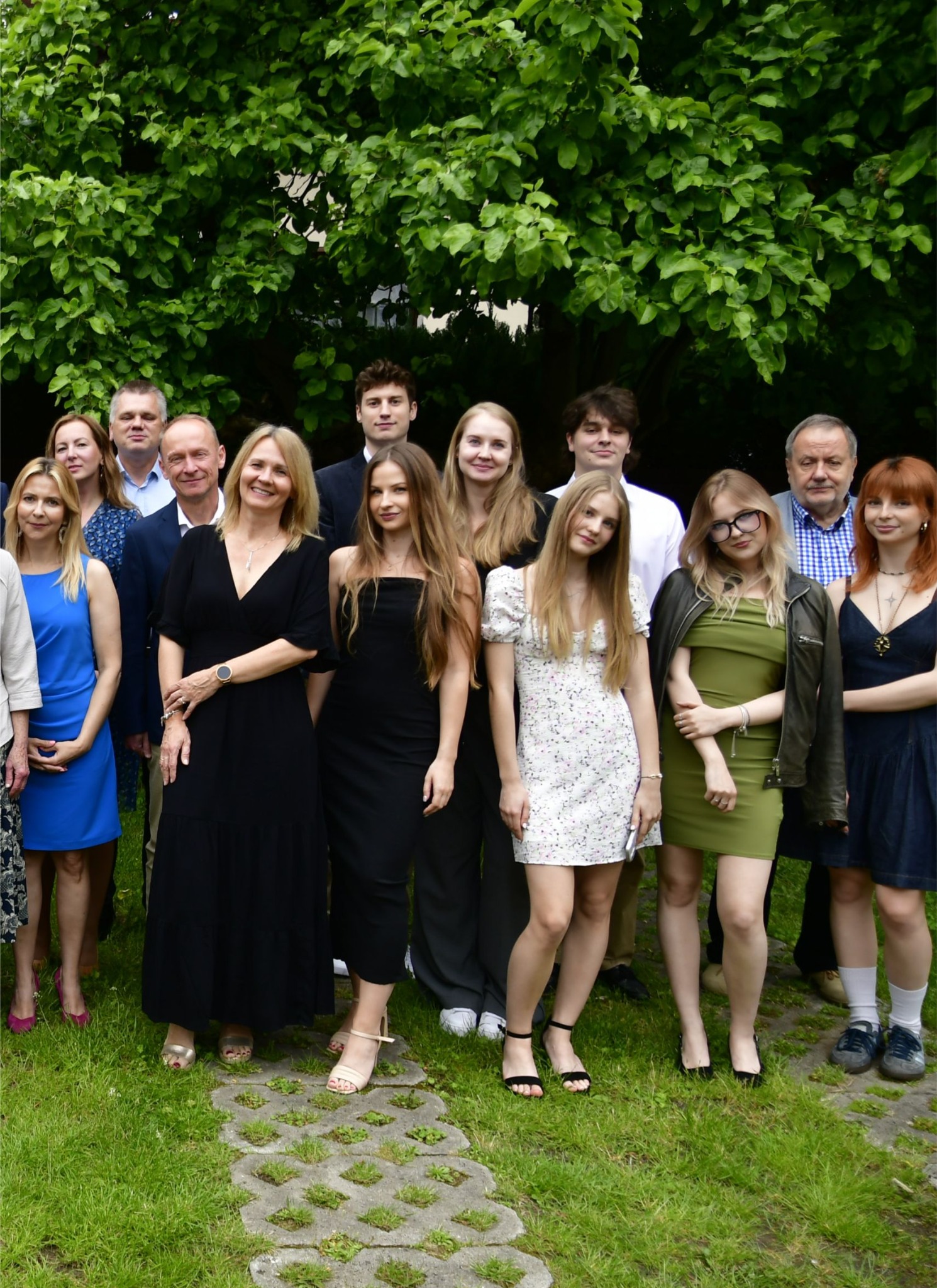 Zdjęcia grupowe w plenerze.