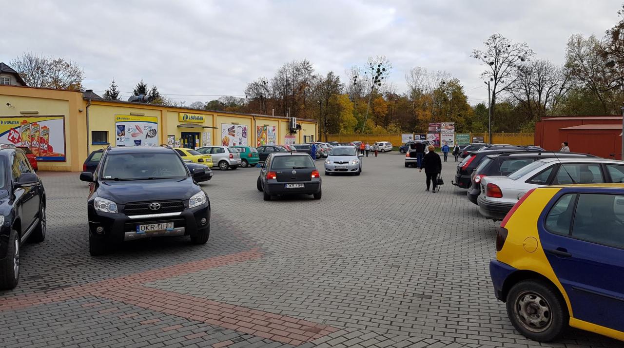 parking przed naszm centrum handlowym.
