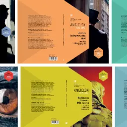 Seria okładek książek do nauki języka angielskiego, każda prezentuje tytuł, autora oraz logo serii 'Angielski przy okazji' i informację 'Pełny angielski tekst 100% tłumaczenia'.