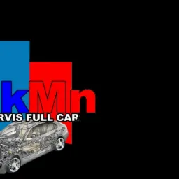 Logo firmy 'RkMn SERVIS FULL CAR' z wizualizacją przekroju samochodu na czarnym tle.