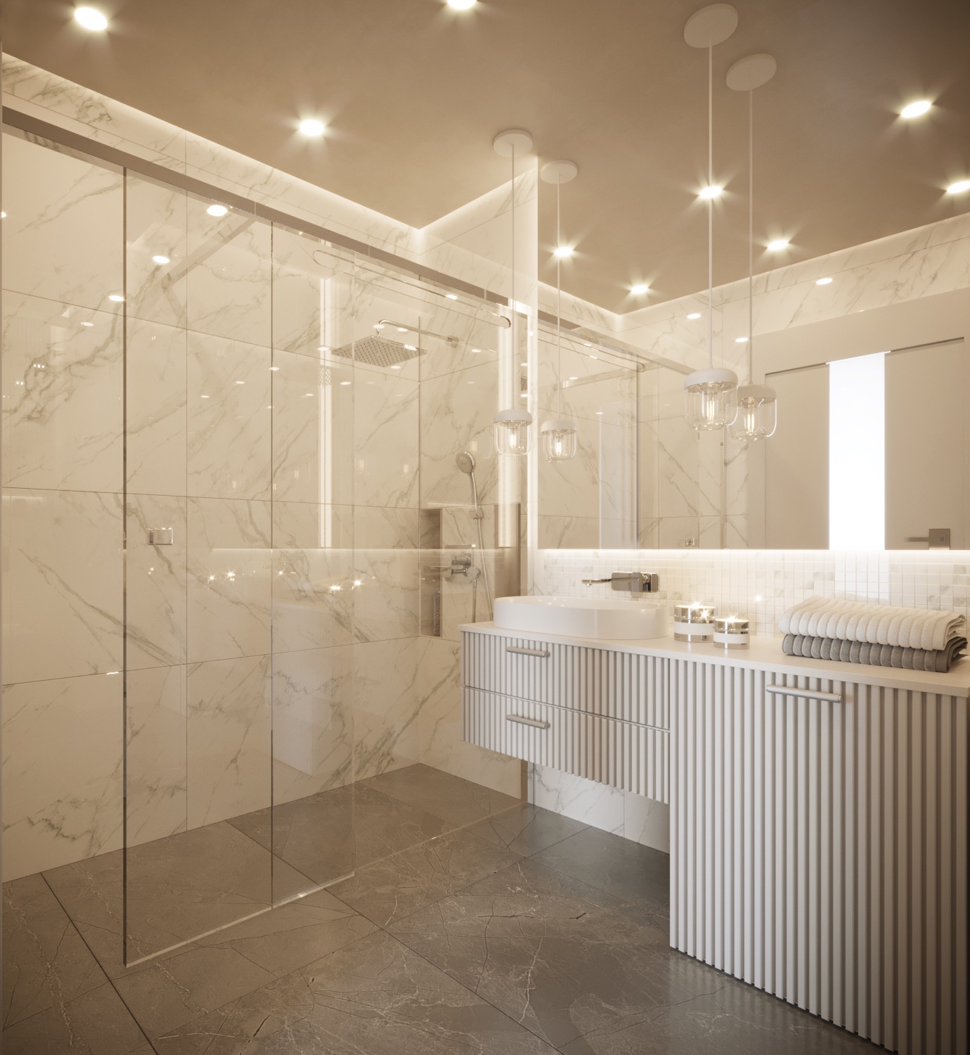 Nowoczesna łazienka z marmurowymi płytkami, przeszkloną kabiną prysznicową i szafką umywalkową z ryflowanymi frontami, oświetlona punktowymi lampami i wiszącymi lampami dekoracyjnymi.