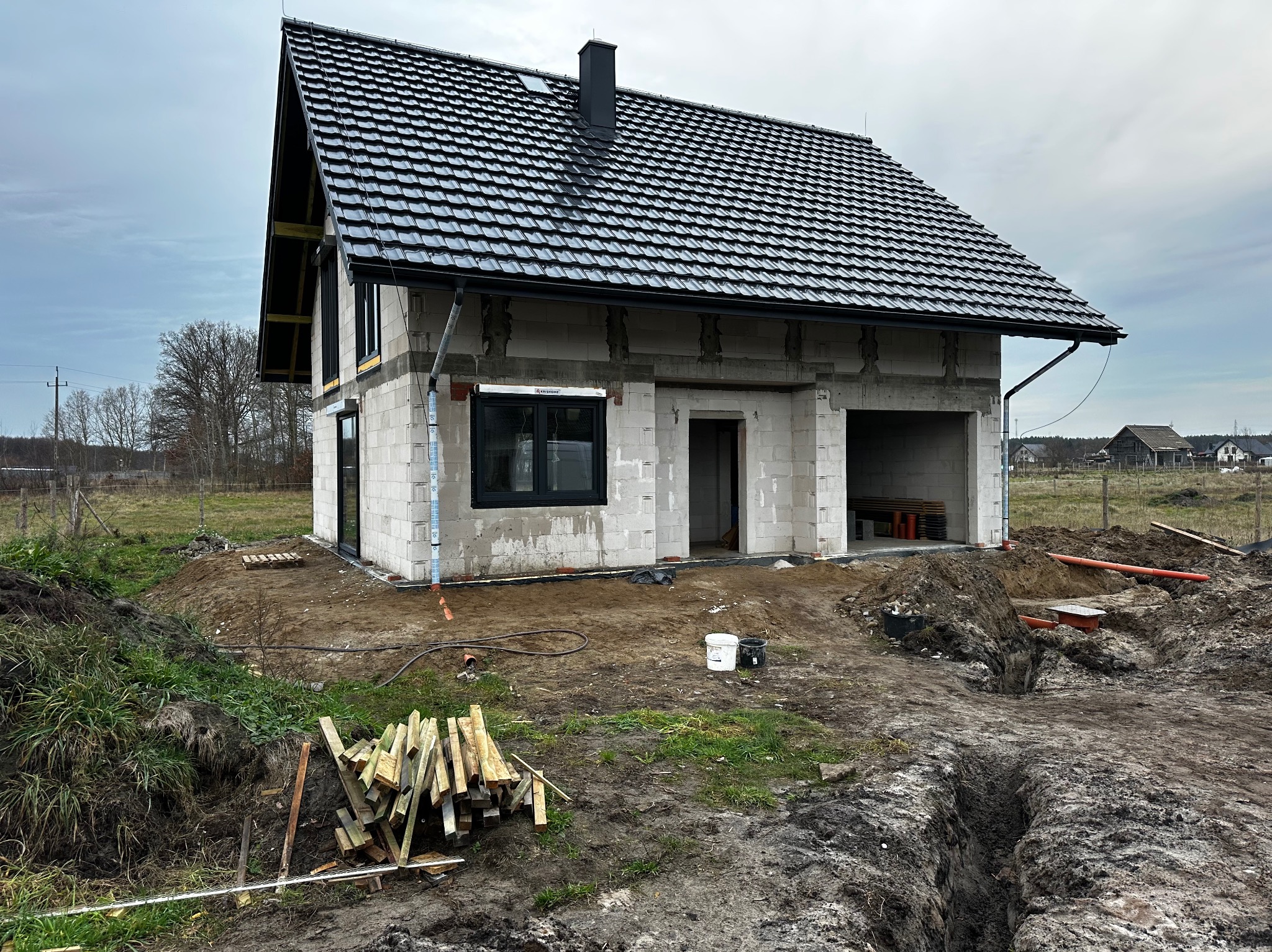 Dostawa i montaż okien i rolet