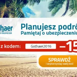 Baner reklamowy towarzystwa ubezpieczeniowego Gothaer z motywem plaży i palm, oferujący 15% zniżki z kodem Gothaer2016 na ubezpieczenie podróży.