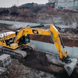 Wykopy / prace ziemne dużymi koparkami gąsienicowymi